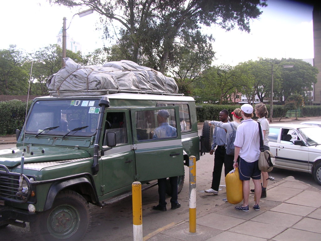 Nairobi 2004 - Land Roveren pakkes