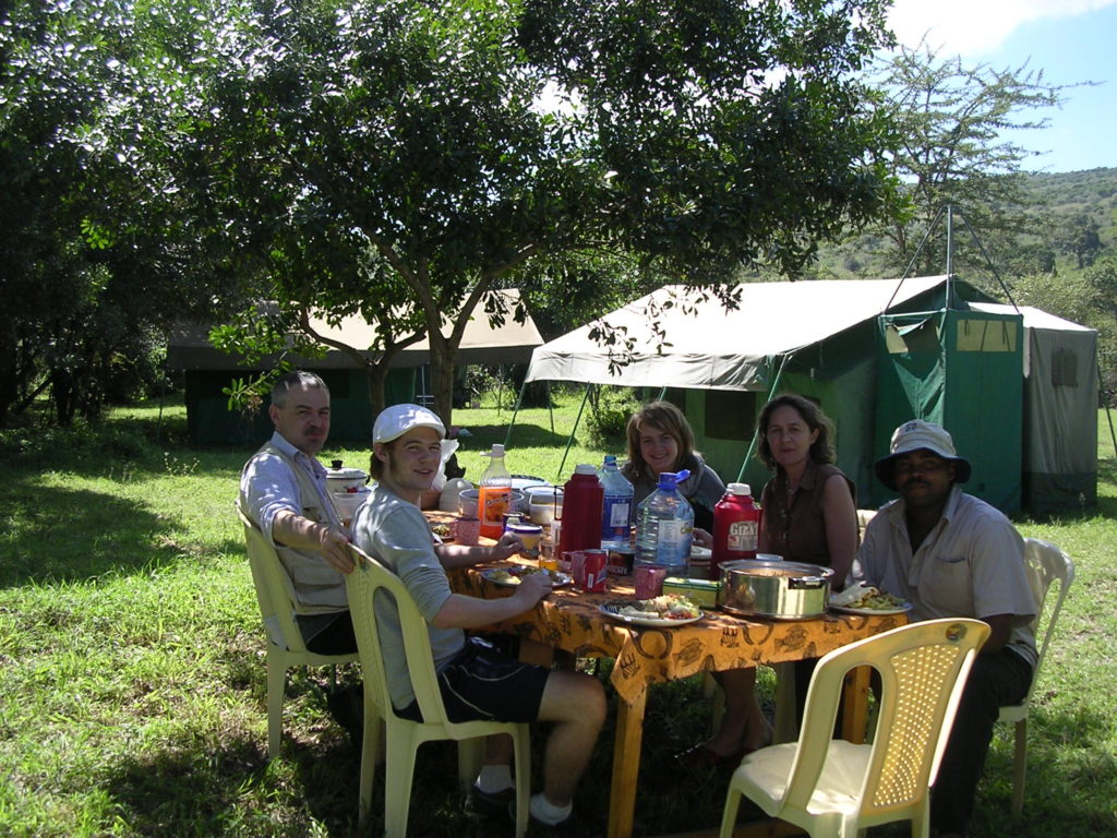 Masai Mara - frokost efter formiddagens safari