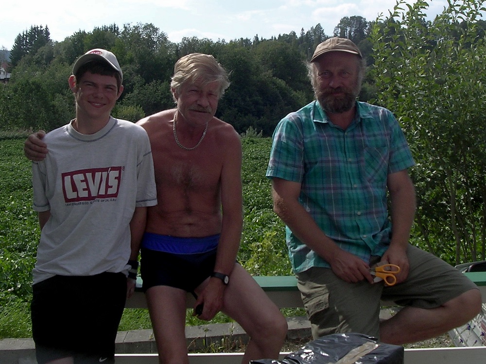 Emil og vores to guider, Johnny og Tore - Namsen 2003